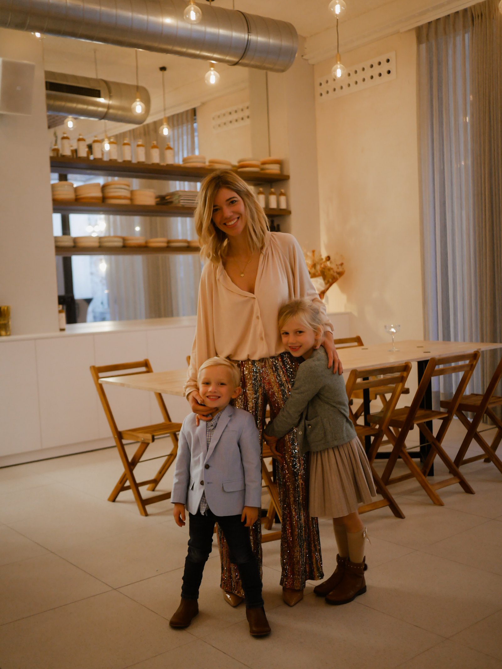 Laurence Bauffe met haar twee kinderen